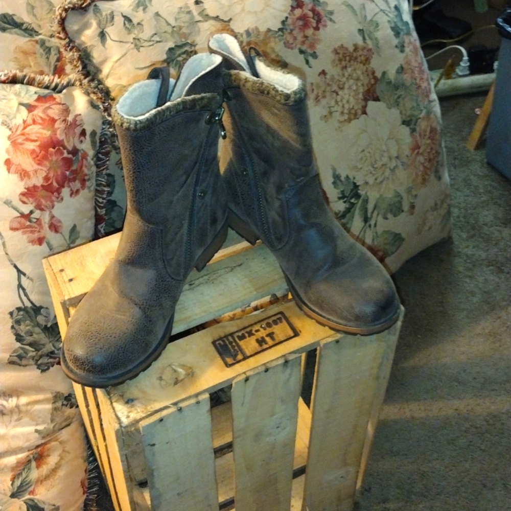 Women's Sz 8 1/2 Just Fab Brown Sherpa Lined Short Boots